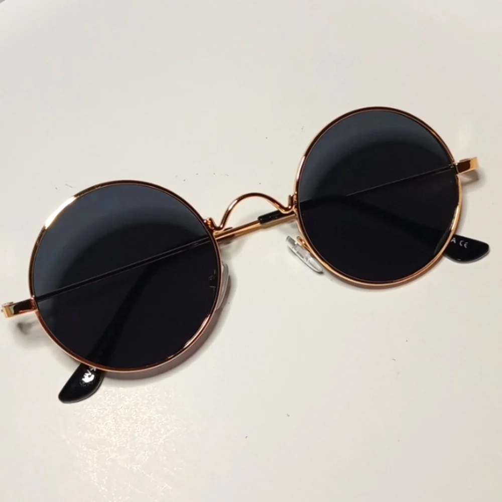 BLACK CIRCLE SUNGLASSES - Picture 2 of 5